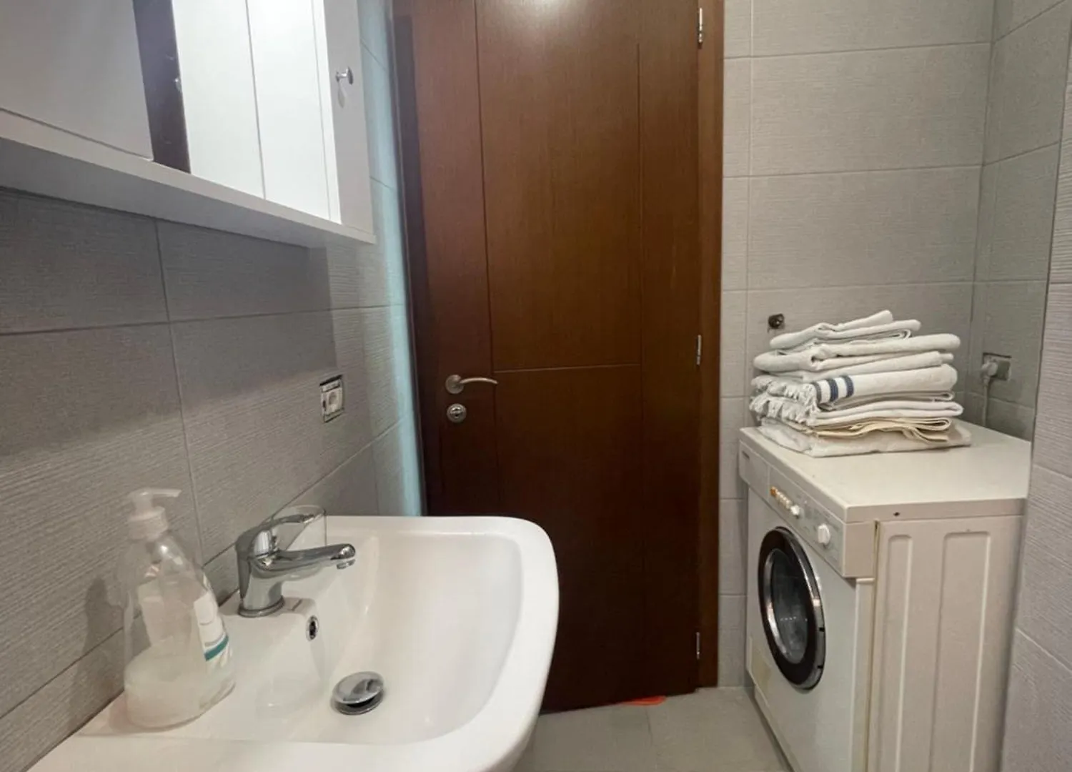 Bajovah Apartments & Restaurant Tirana