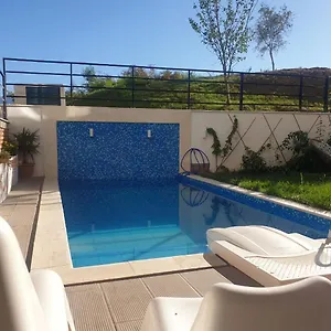 Villa Stylish Two Bedroom House With Private Pool, Tirana