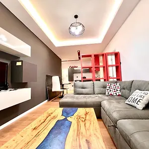 Apartment Downtown Grand Comfort, Tirana
